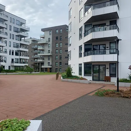 Lys Og Moderne 3-roms Pa Sandsli *