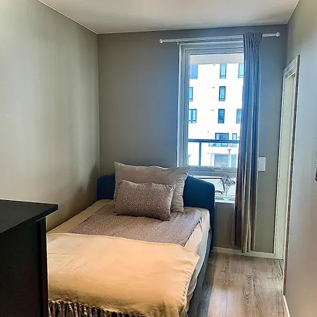 Lys Og Moderne 3-roms Pa Sandsli