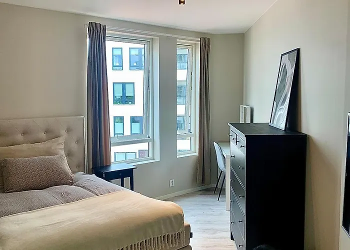 Lys Og Moderne 3-roms Pa Sandsli Apartman *